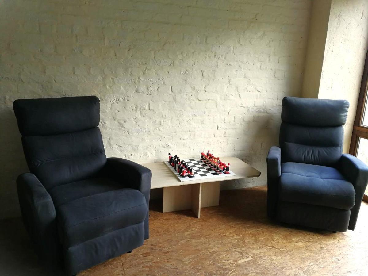 Megi Des Aguesses Pension Andenne Buitenkant foto