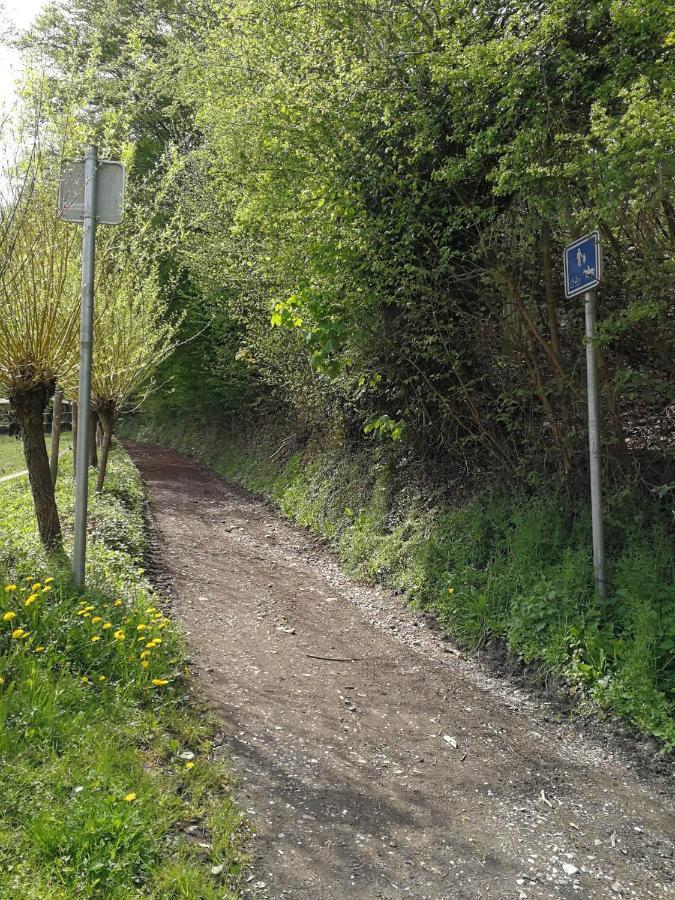 Megi Des Aguesses Pension Andenne Buitenkant foto